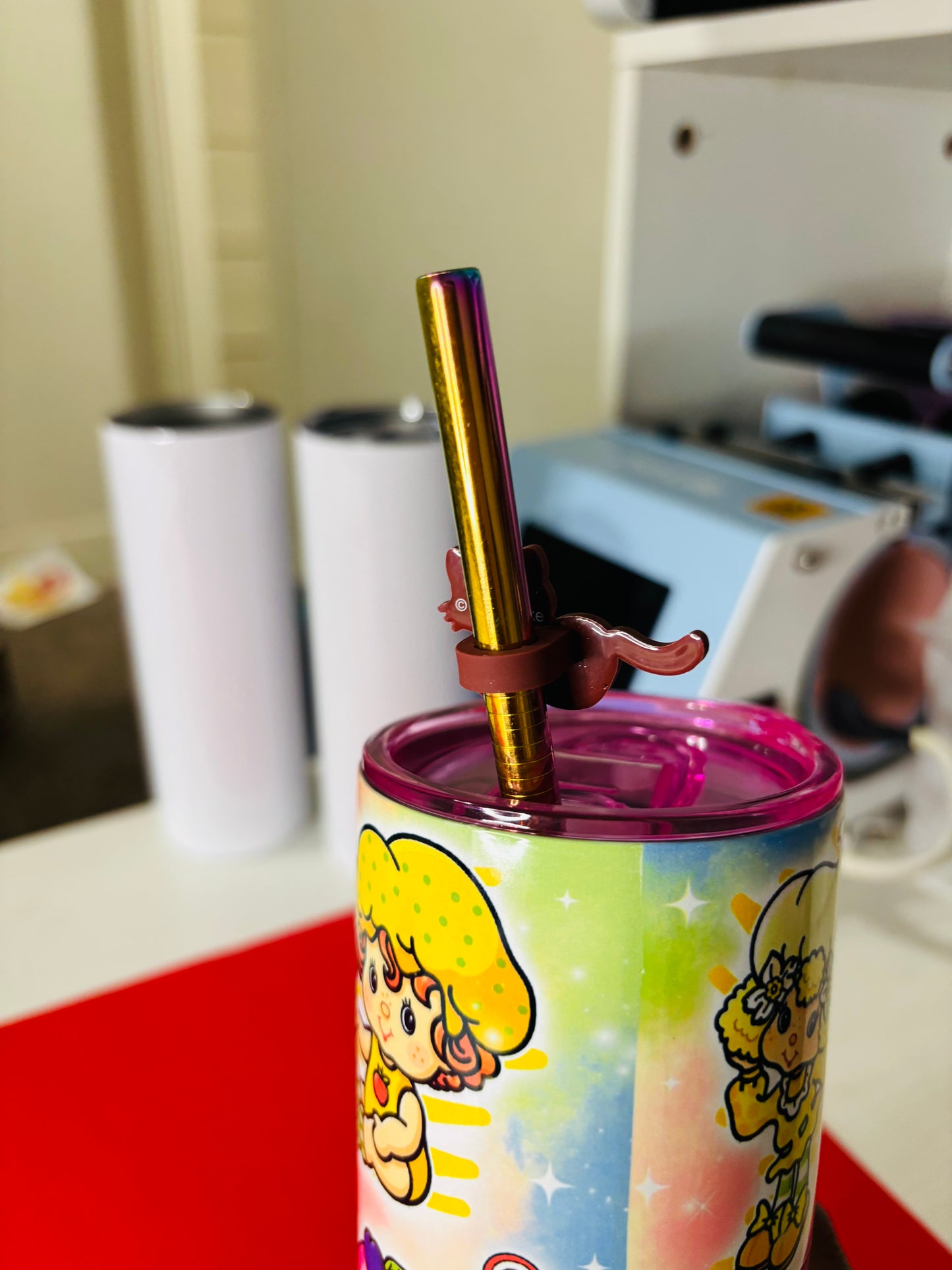 Strawberry and friends w/ color scribble 20oz tumbler