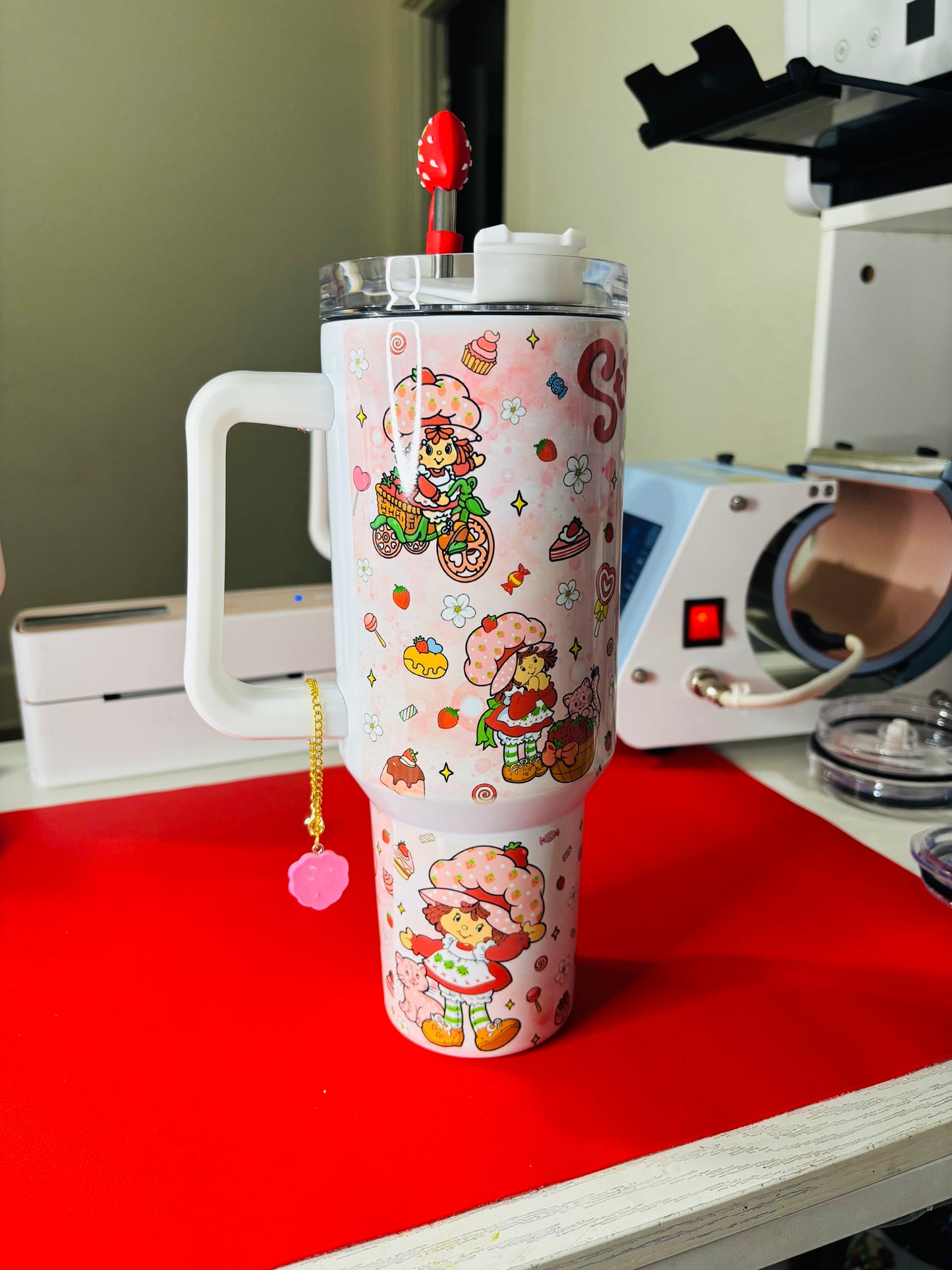Pink strawberry w/ snacks 40oz tumbler