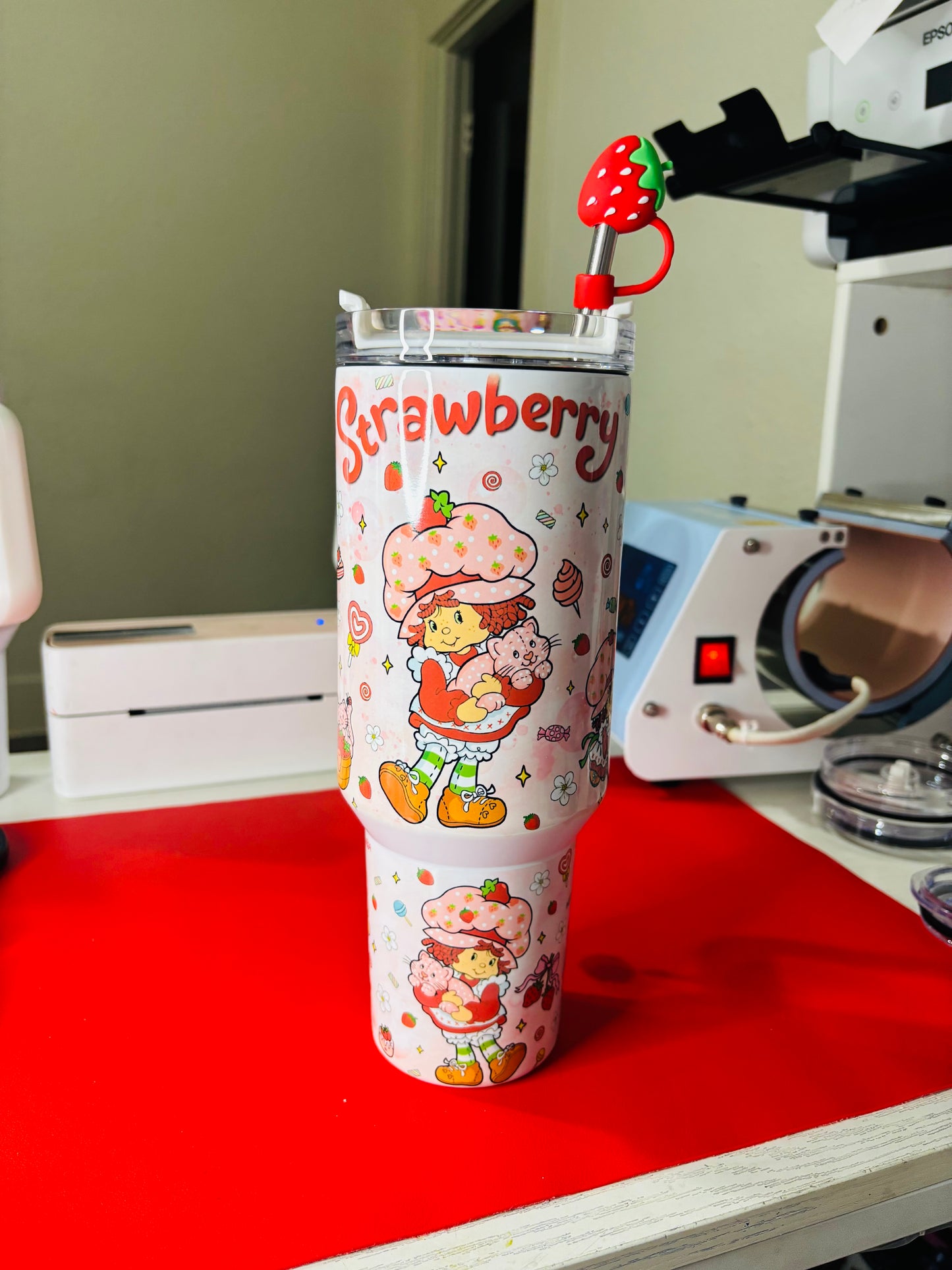 Pink strawberry w/ snacks 40oz tumbler
