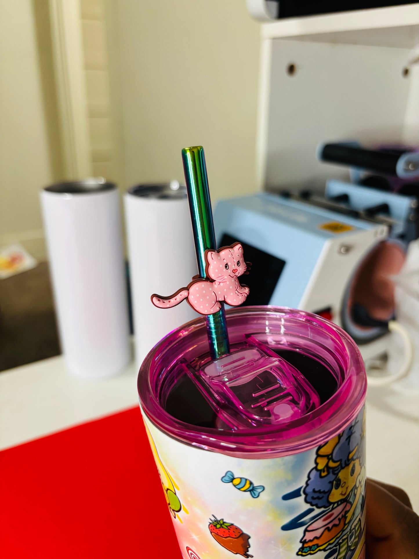 Strawberry and friends w/ color scribble 20oz tumbler