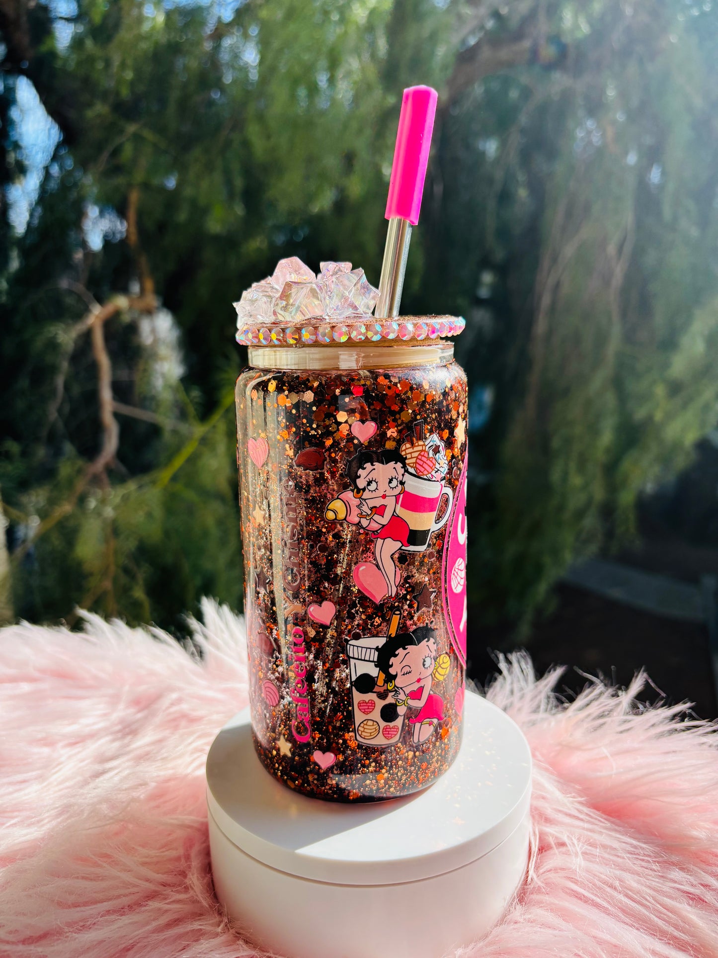Cafecito y chisme snowglobe cup