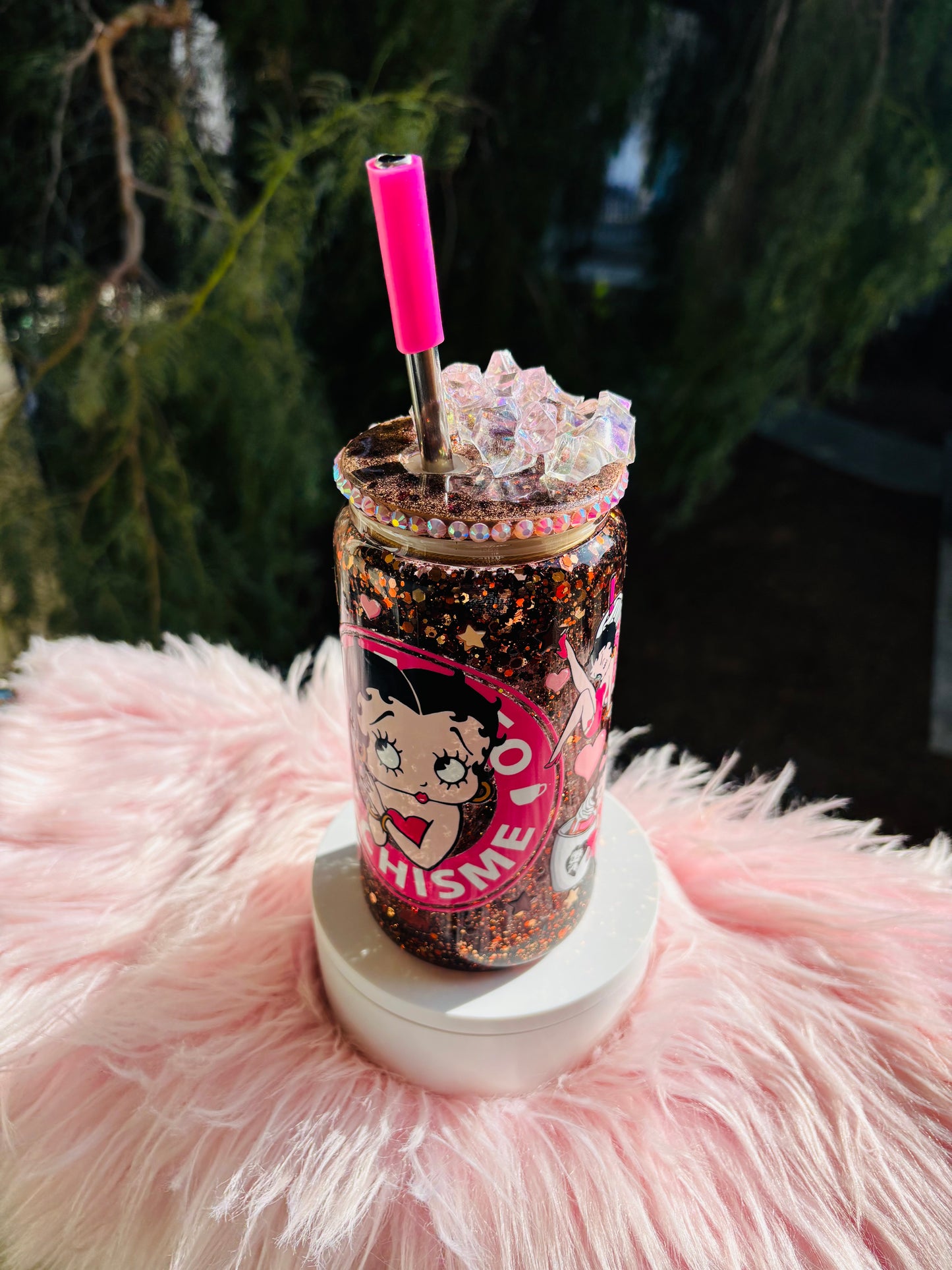 Cafecito y chisme snowglobe cup