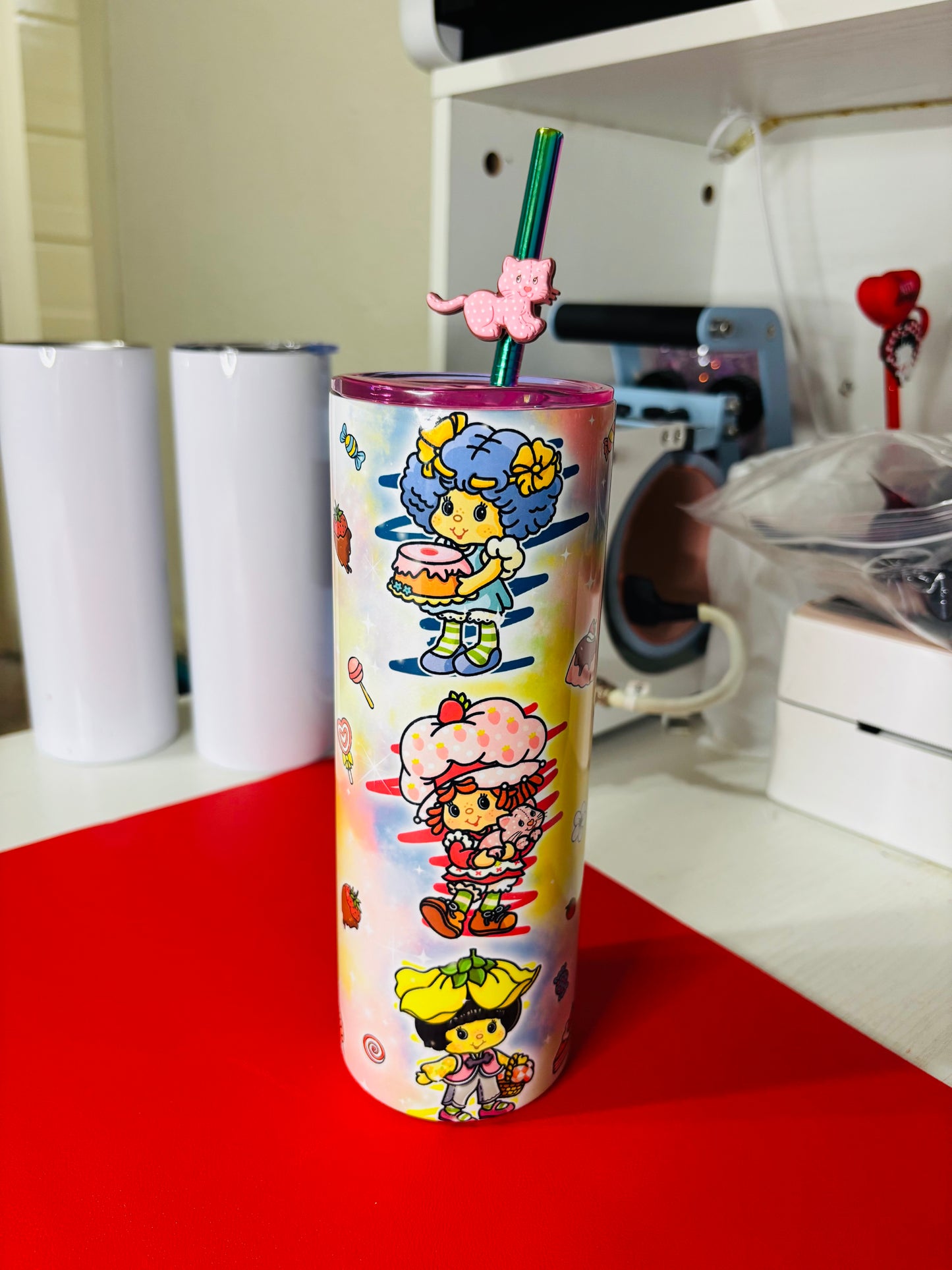 Strawberry and friends w/ color scribble 20oz tumbler