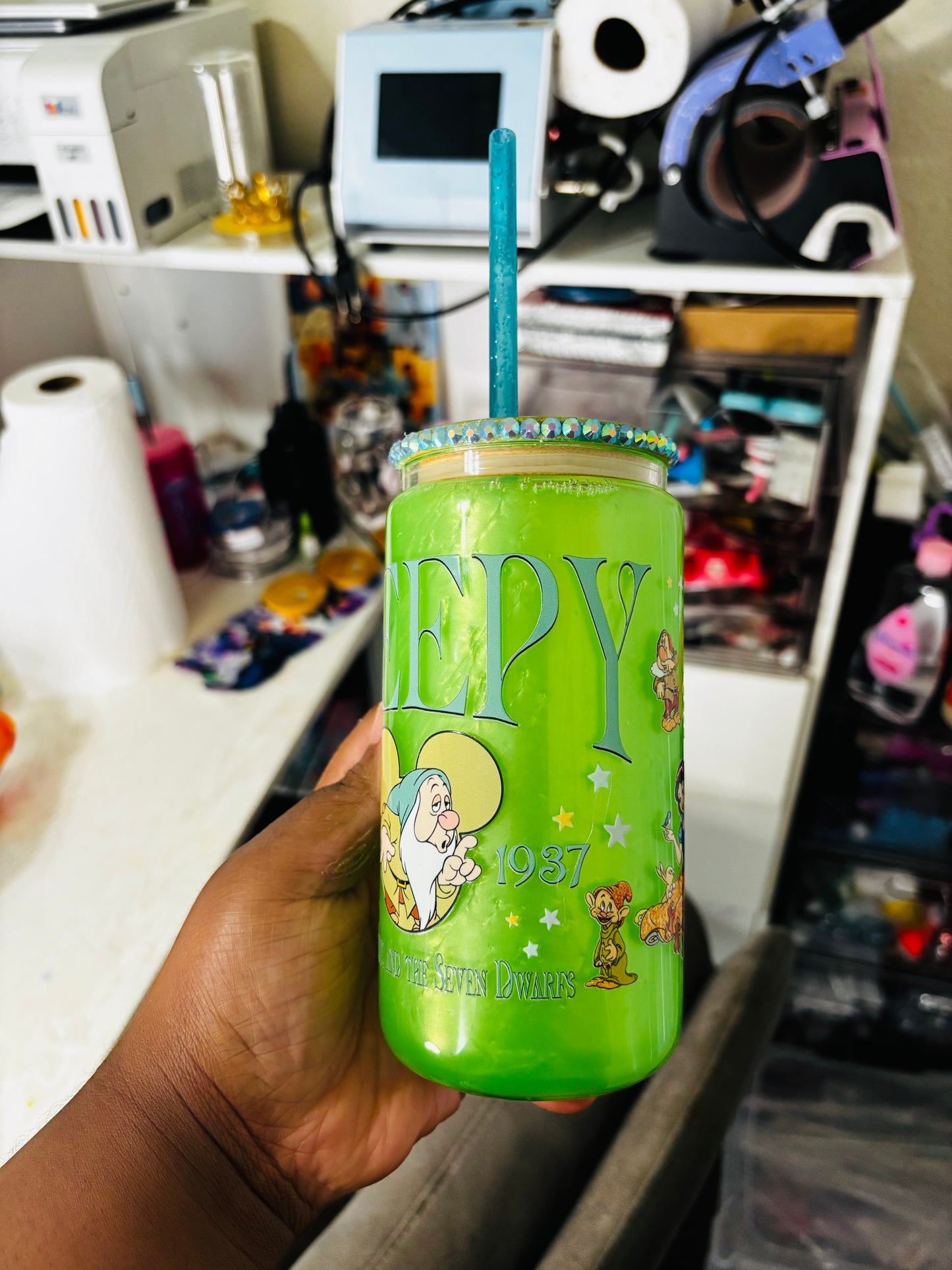Sleepy dwarf snow globe cup