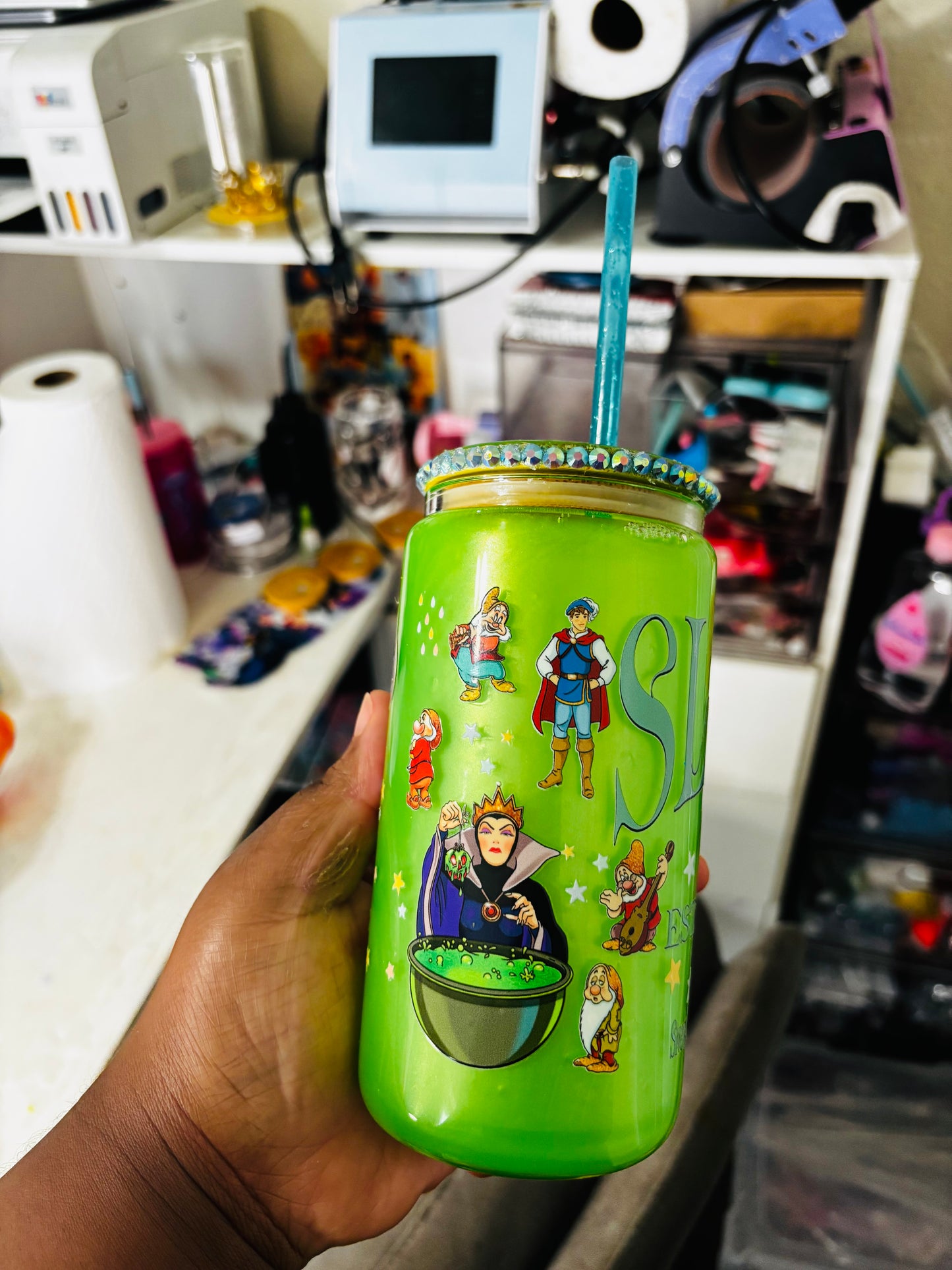 Sleepy dwarf snow globe cup