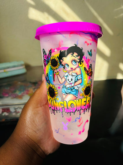 Betty color changing cup