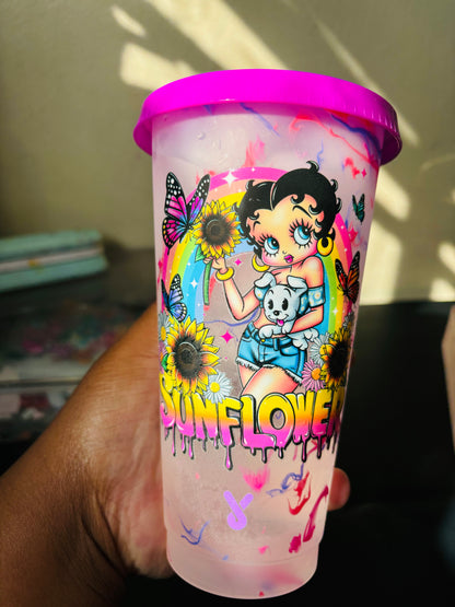 Betty color changing cup